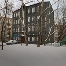 Дом на «Бауманской», который жильцы перекрасили в черный